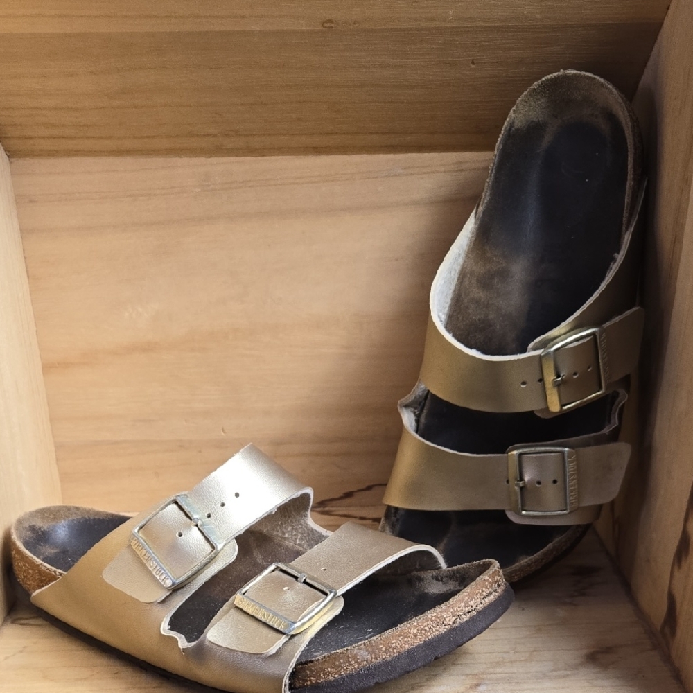 BIRKENSTOCK Arizona Metallic Gold Buckle Slides